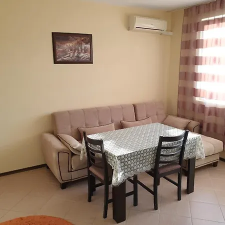 Sunny House Family Νεσέμπαρ