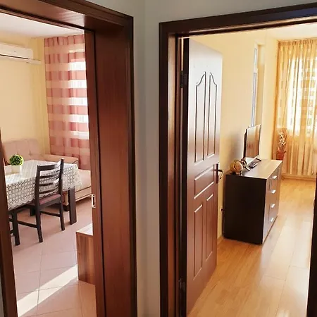 Sunny House Family * Νεσέμπαρ