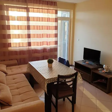 Sunny House Family Νεσέμπαρ